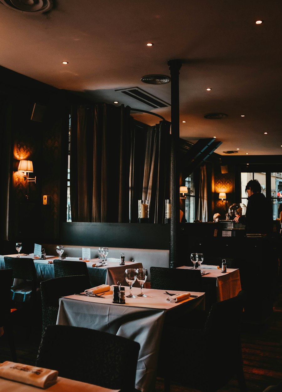 Fine Dining — floor / counter